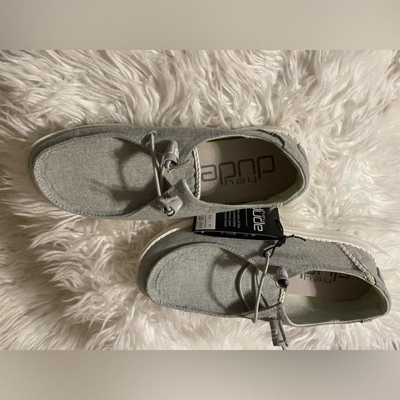 Hey Dude NWT Women’s Wendy Chambray Slip on Shoes. Size 6. No Box. - Picture 4 of 9